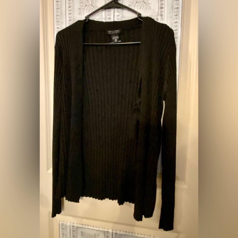 NY & Company GUC Sz-M Black w/Shimmering Silver Stitching Running Throughout🩶